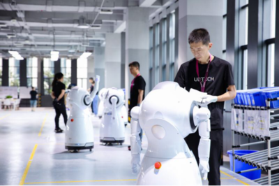 克魯澤機器人今日成功下線，助力兩江新區打造智能機器人產業新高地
